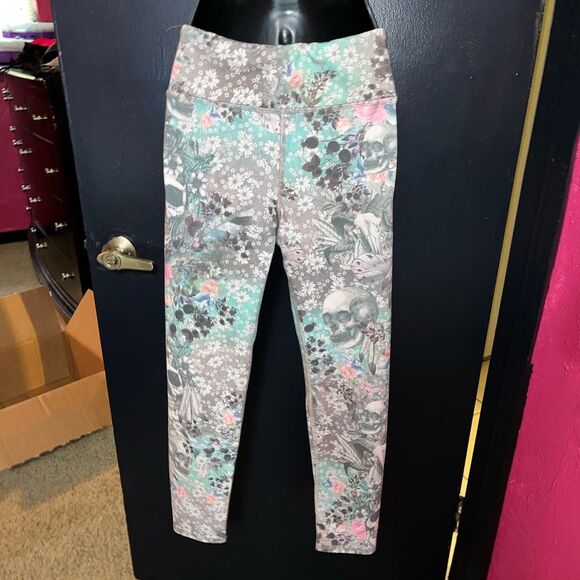 Evolution and Creation leggings. Yoga pant. Workout. Skull/floral, Medium - Picture 4 of 9